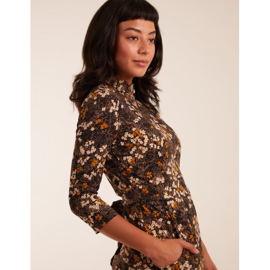 High Neck 3/4 Sleeve Dress With Belt High Neck 3/4 Sleeve Dress With Belt
